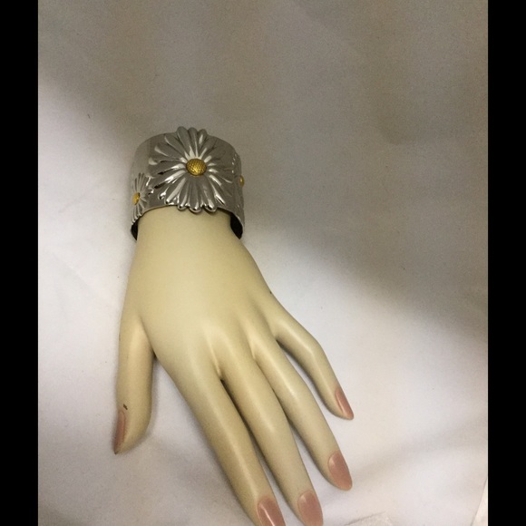 Cuff bracelet - Picture 4 of 5